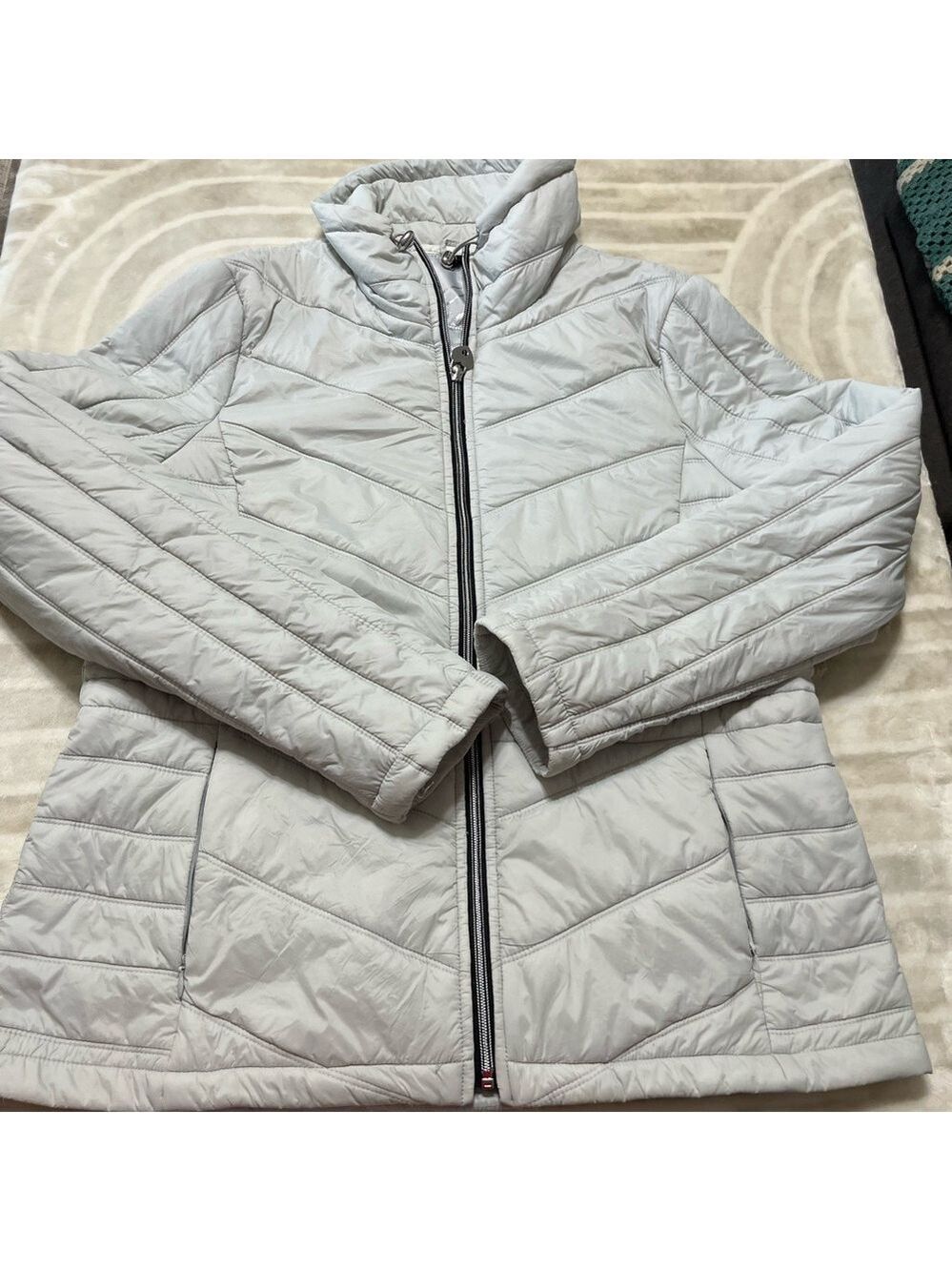 Guess L Women's Quilted Jacket - Light Gray - Picture 1 of 5